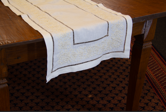 Jardin Monochrome Linen Table Runner