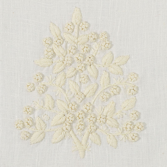 Jardin Monochrome [Ivory on Ivory] Towel